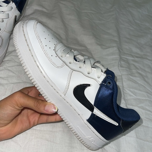 Women Nike Air Force - Picture 3 of 5